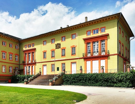 http://www.hamm-architektur-denkmalpflege.de/files/gimgs/th-21_herrnsheim_außenperspektive.jpg
