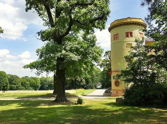 http://www.hamm-architektur-denkmalpflege.de/files/gimgs/th-21_herrnsheim_parkperspektive.jpg